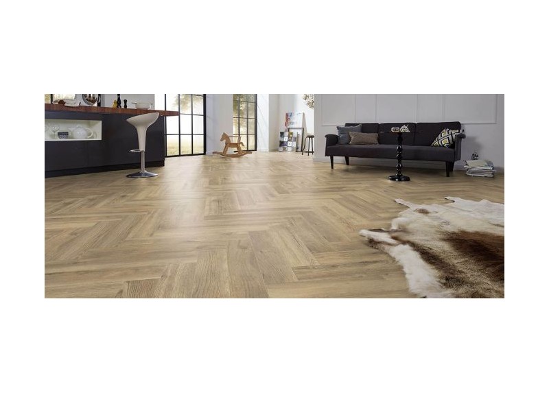 HERRINGBONE TREVISO OAK D4764 133 MM AC4 SWISS KRONO