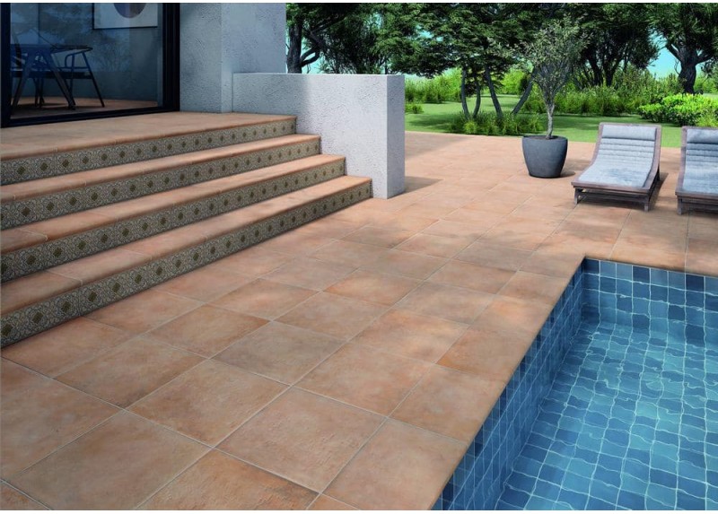 PELDAÑO CURVO ARGILE VERONA ANTISLIP 33X45